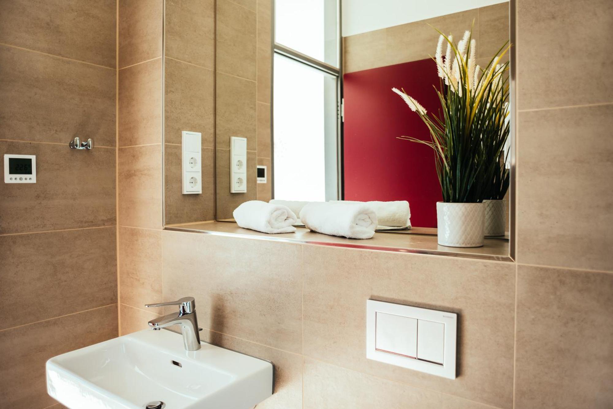 The Rix Studios & Suites Near Sbahn Neukolln Berlin Room photo